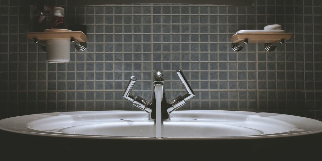 Choosing the Best Bathroom Taps in the UK: A Comprehensive Guide to Style and Functionality - BathroomLux