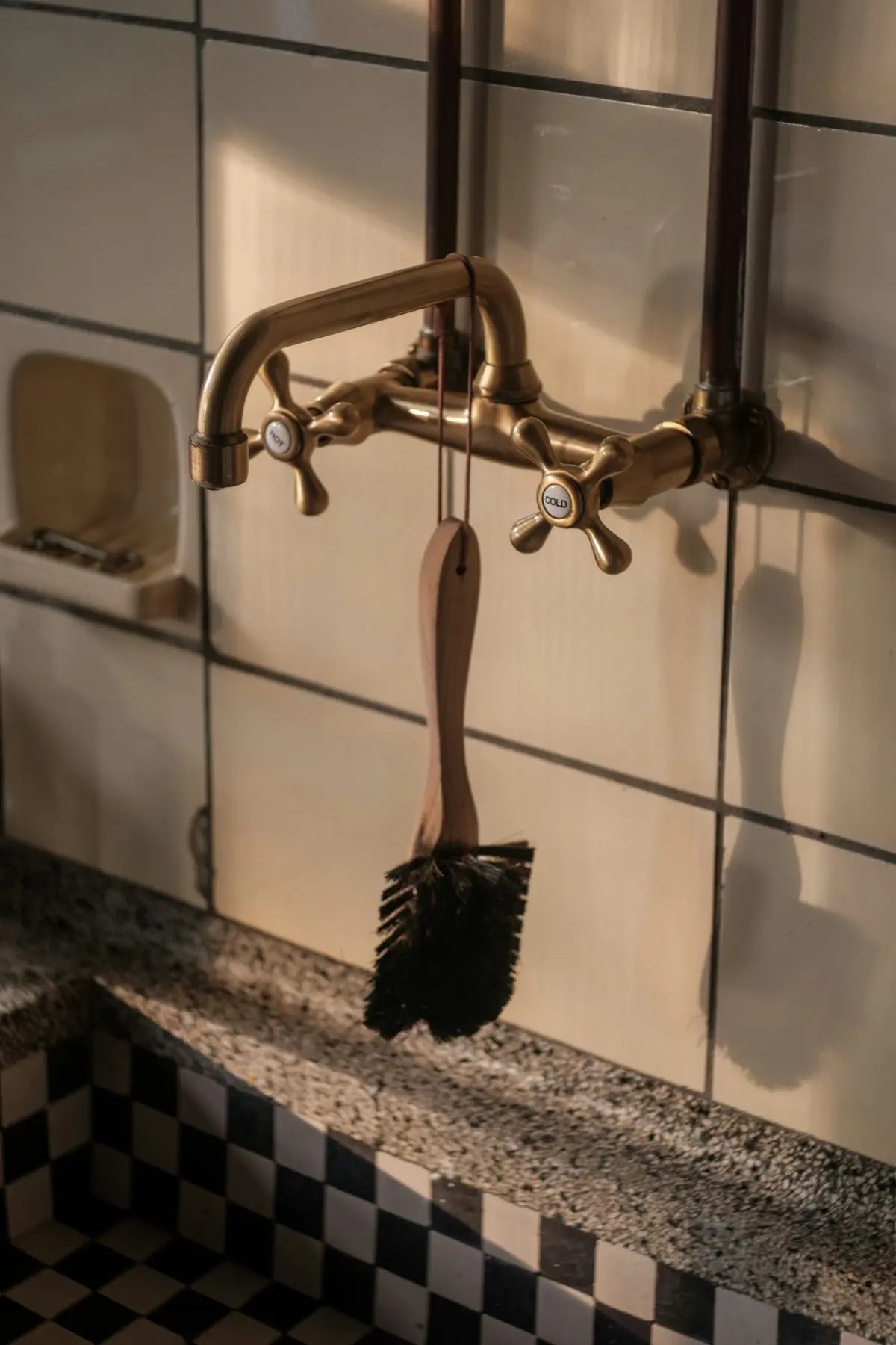 Dive into Timeless Luxury with the French Vintage All-Copper Concealed Shower Head Set – Ceramic Handle - BathroomLux