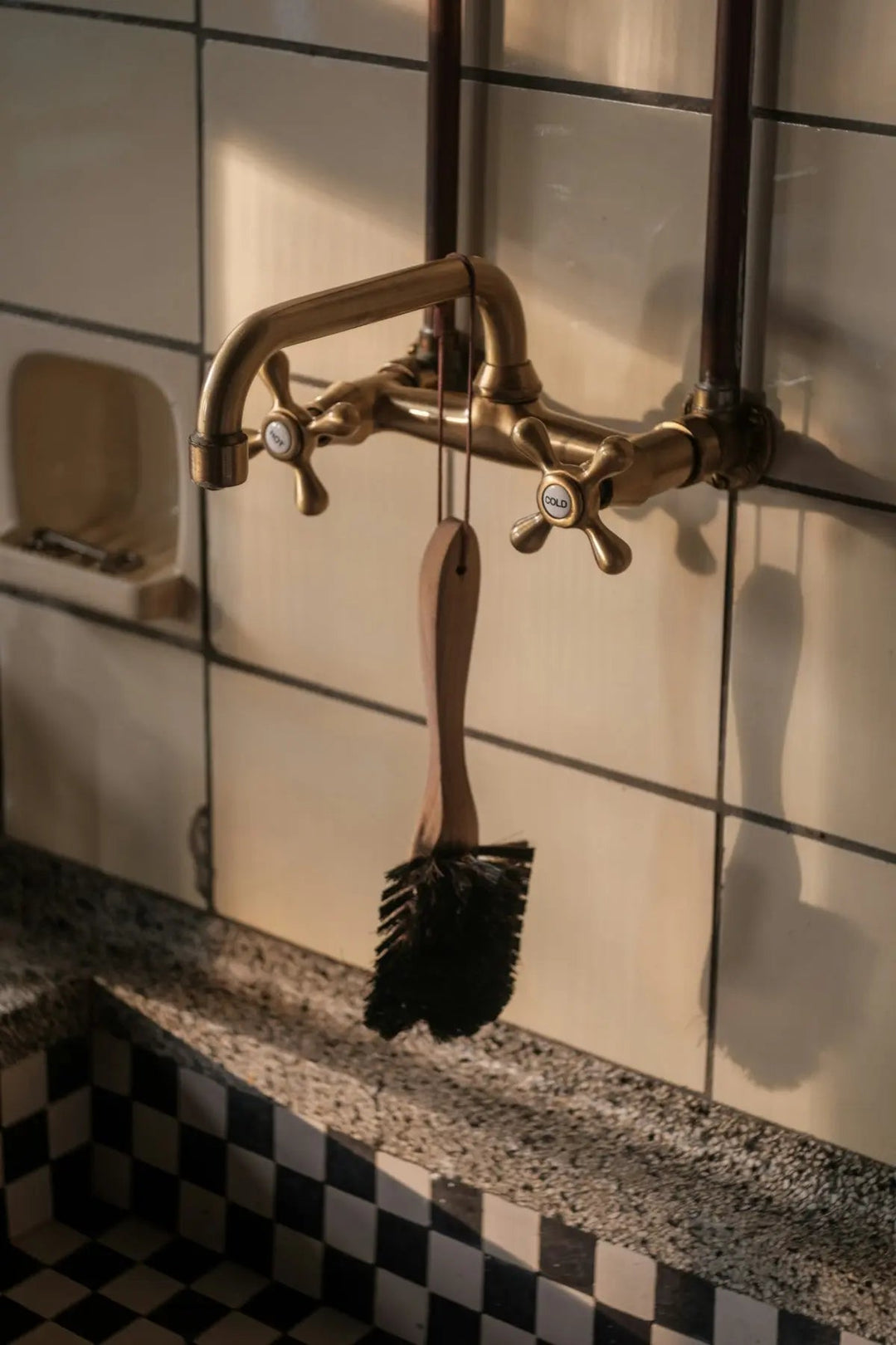 Dive into Timeless Luxury with the French Vintage All-Copper Concealed Shower Head Set – Ceramic Handle - BathroomLux