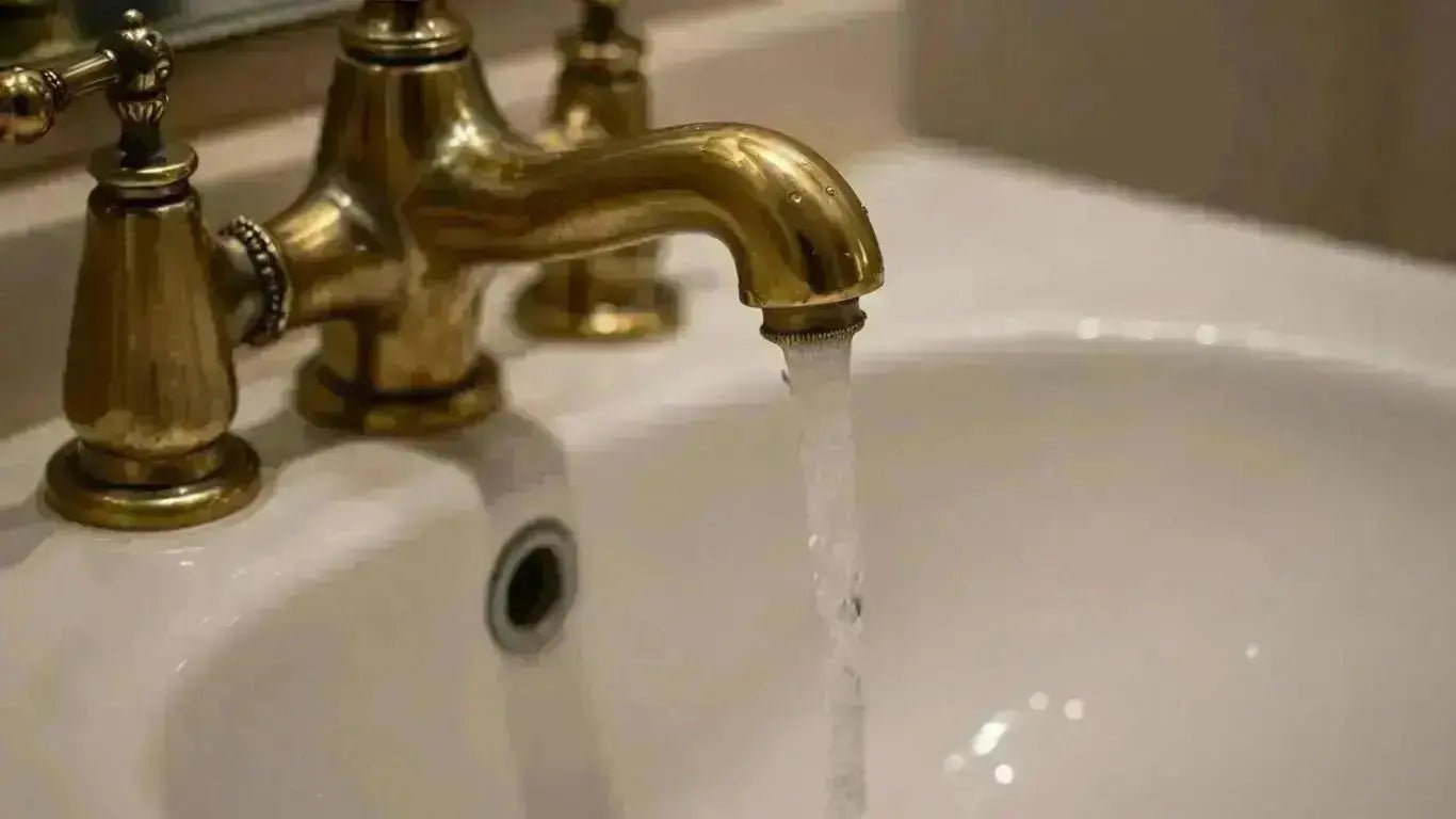 Elevate Your Space: Choosing the Perfect Antique Brass Bathroom Faucet - BathroomLux