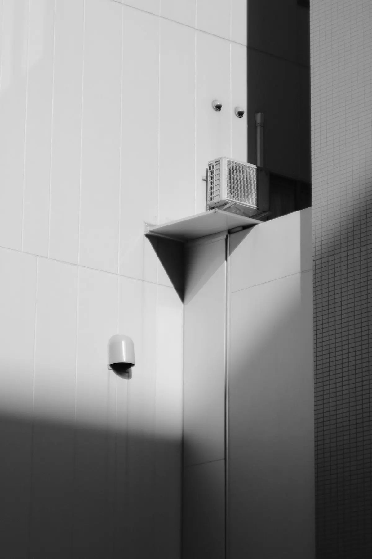 The Modern Homeowner’s Guide to Brass Thermostatic Shower Systems with LED Digital Displays - BathroomLux